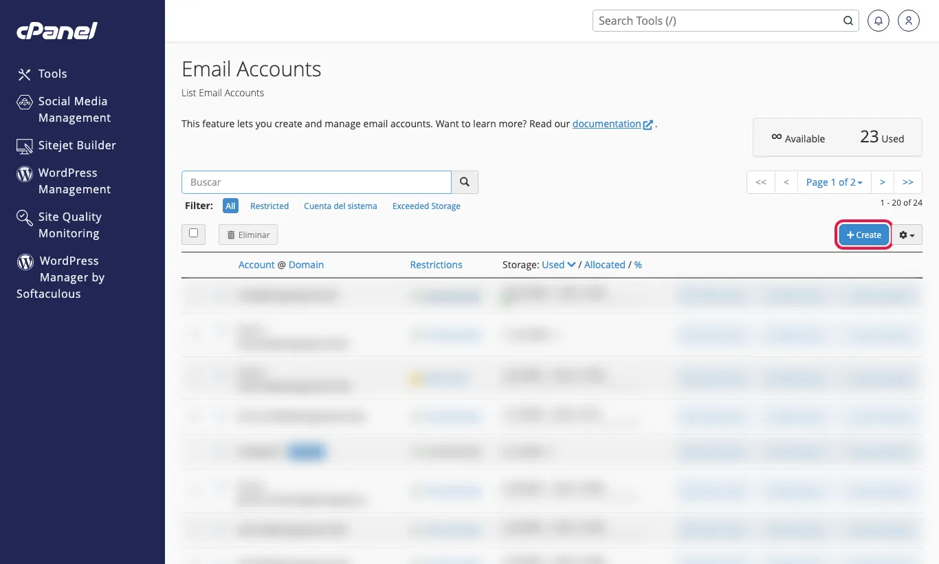 Lista de cuentas de correo de cPanel con el botón + Create